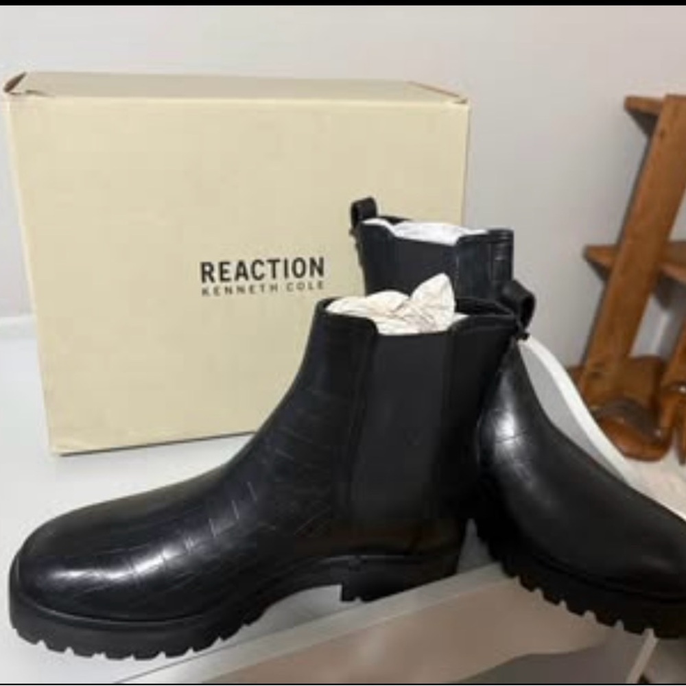 Kenneth Cole Reaction Black Croc-Embossed Boots